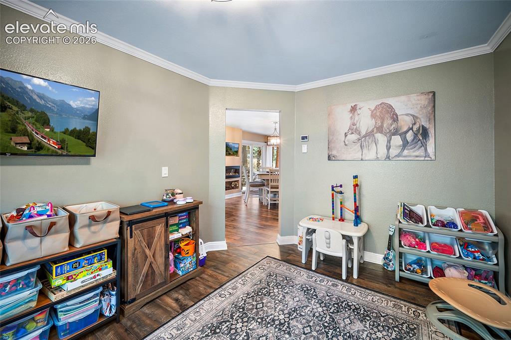 Image 15 of 50: Game Room