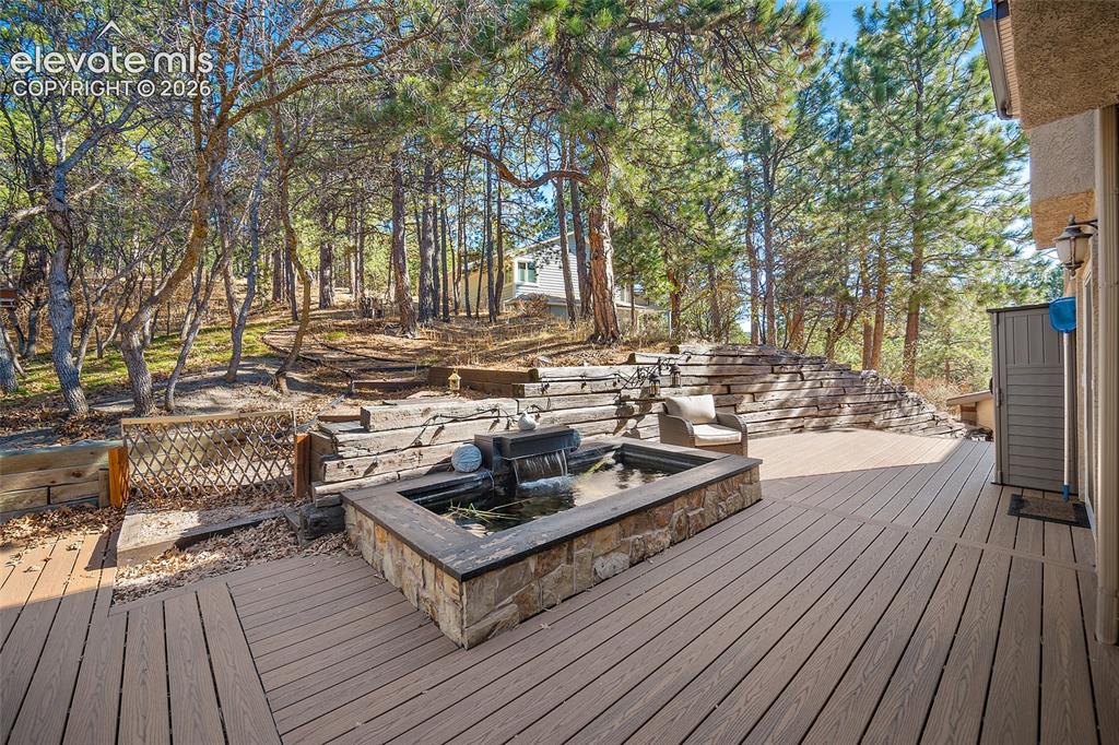 Image 44 of 50: Deck