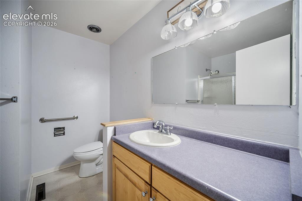 Image 13 of 42: Bathroom