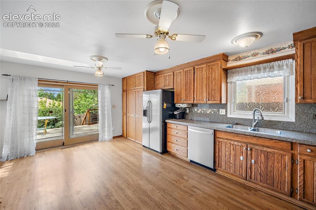Image 8 of 42: Kitchen