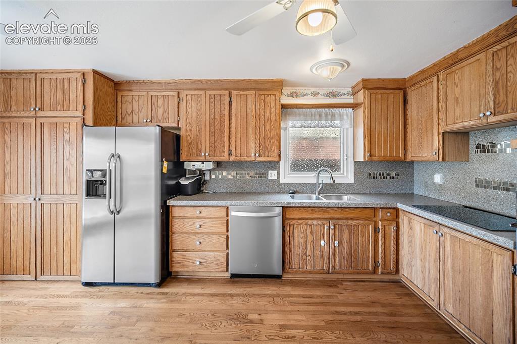 Image 9 of 42: Kitchen
