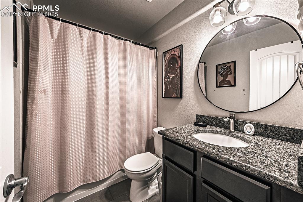 Image 29 of 38: Bathroom