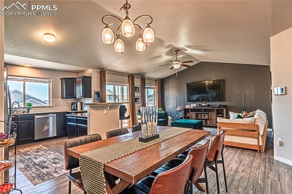 Image 5 of 38: Dining Area