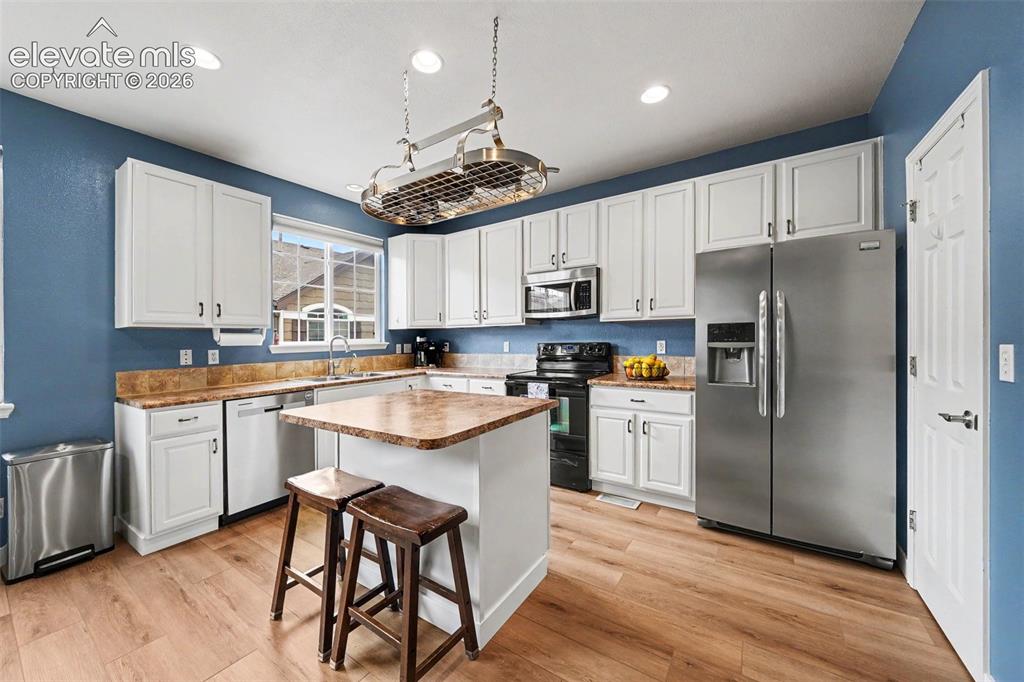 Image 10 of 26: Kitchen