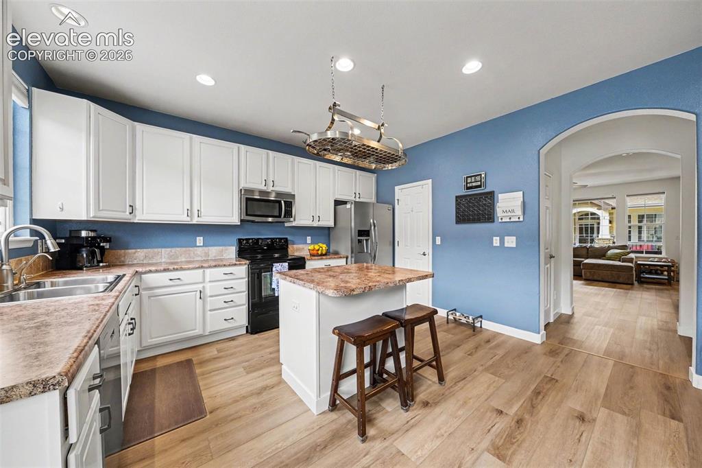 Image 11 of 26: Kitchen