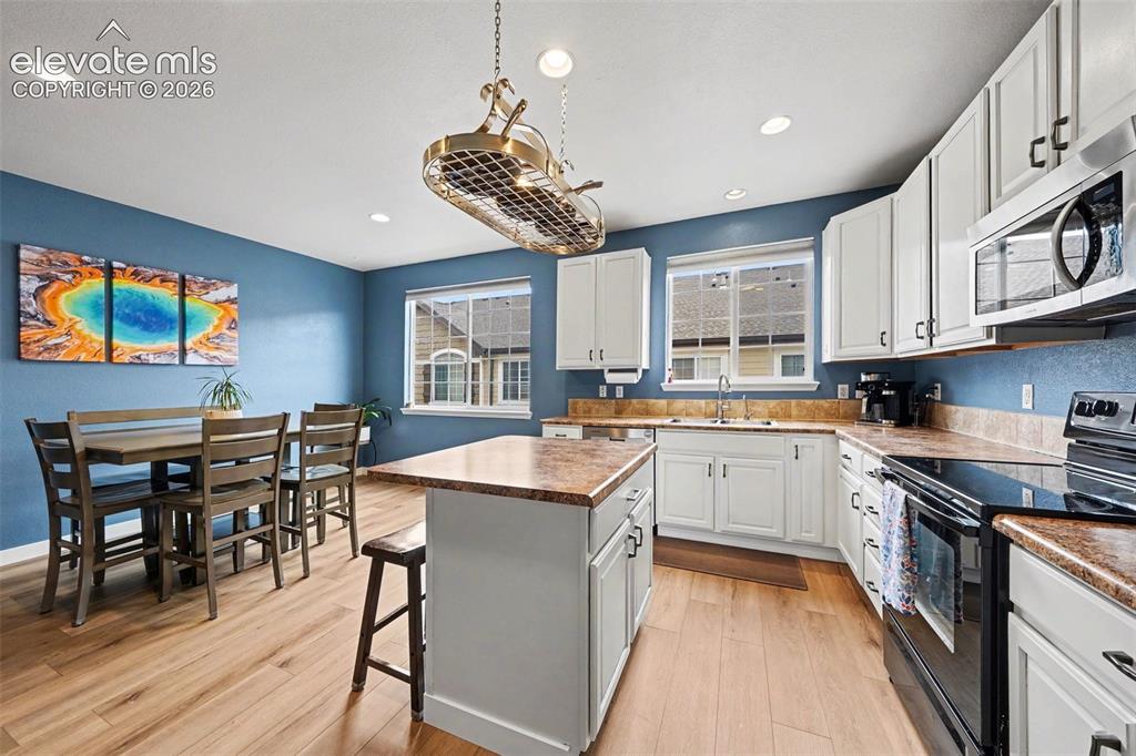Image 12 of 26: Kitchen