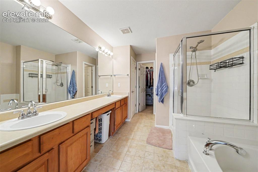 Image 17 of 26: Primary Bedroom En Suite