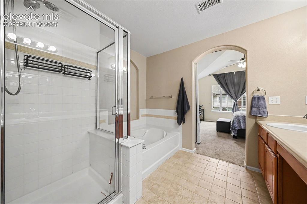 Image 18 of 26: Primary Bedroom En Suite