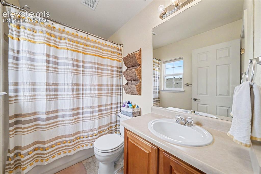 Image 21 of 26: Second Bedrom En Suite