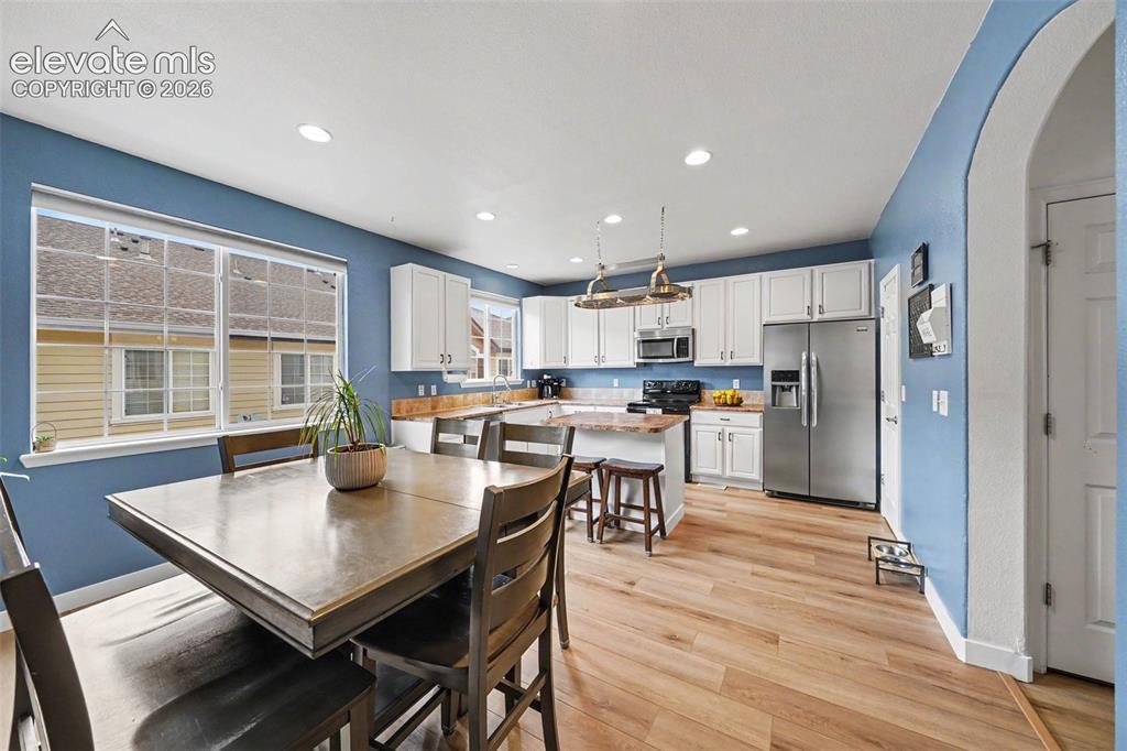 Image 7 of 26: Dining Room
