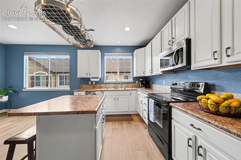 Image 9 of 26: Kitchen