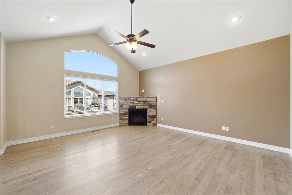 Image 11 of 50: Great Room
