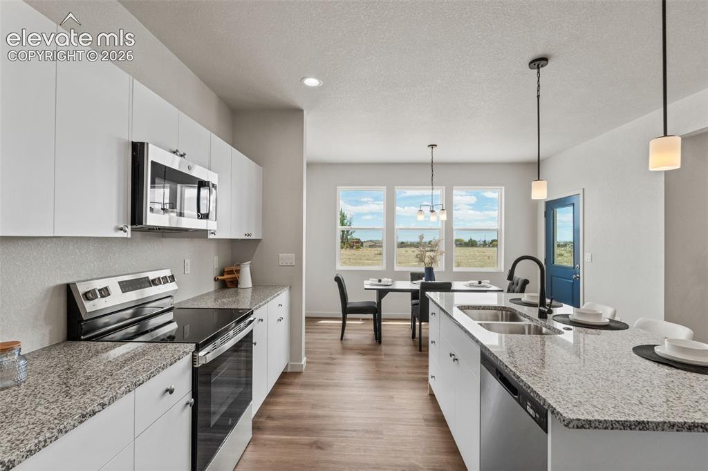 Image 16 of 42: Kitchen