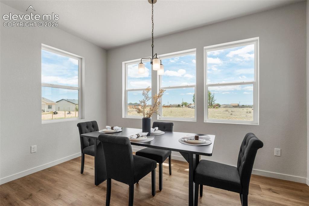 Image 17 of 42: Dining Area
