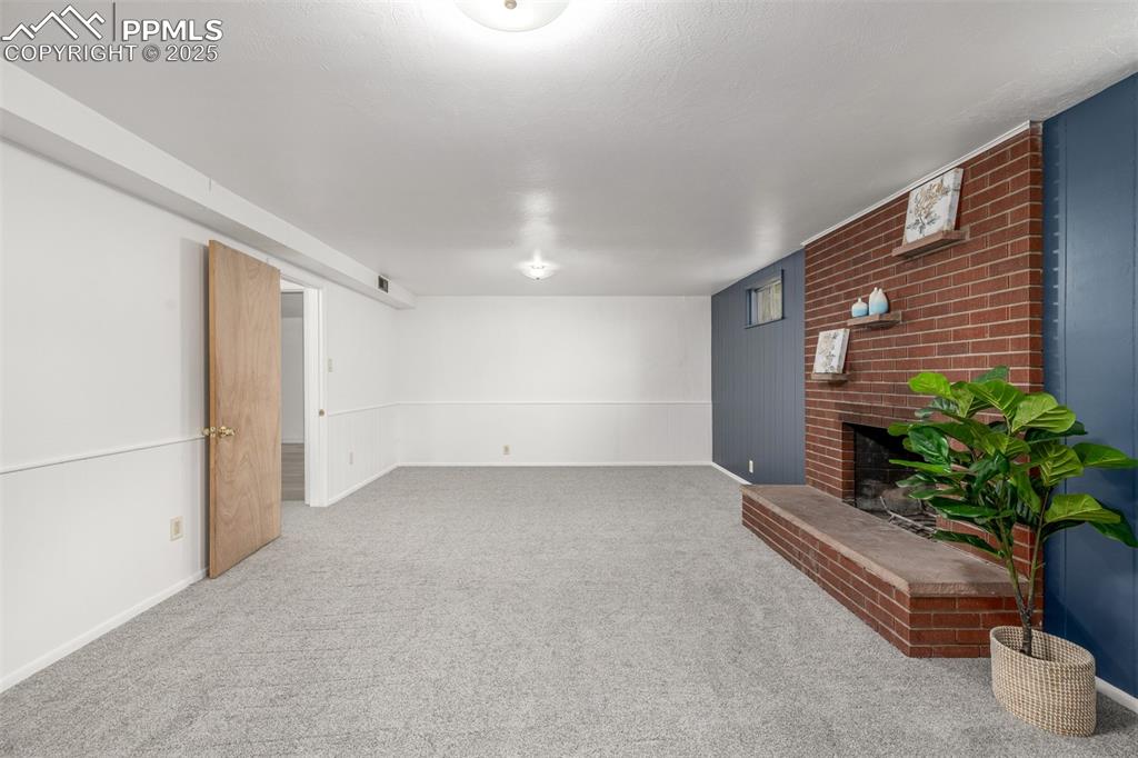 Image 14 of 36: Imagine all you can do with this space!