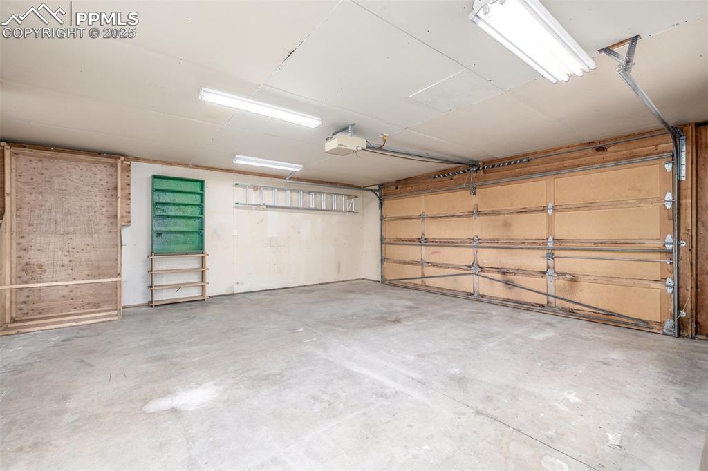 Image 24 of 36: Just wow. Garage freezer included too.