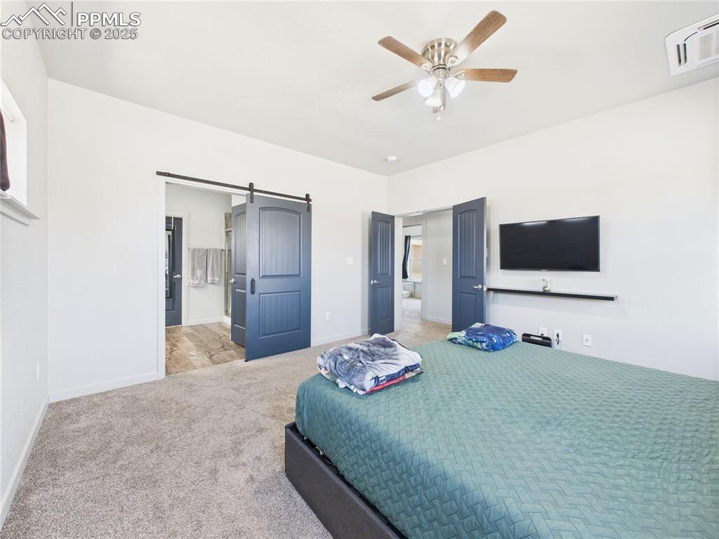 Image 24 of 40: Bedroom