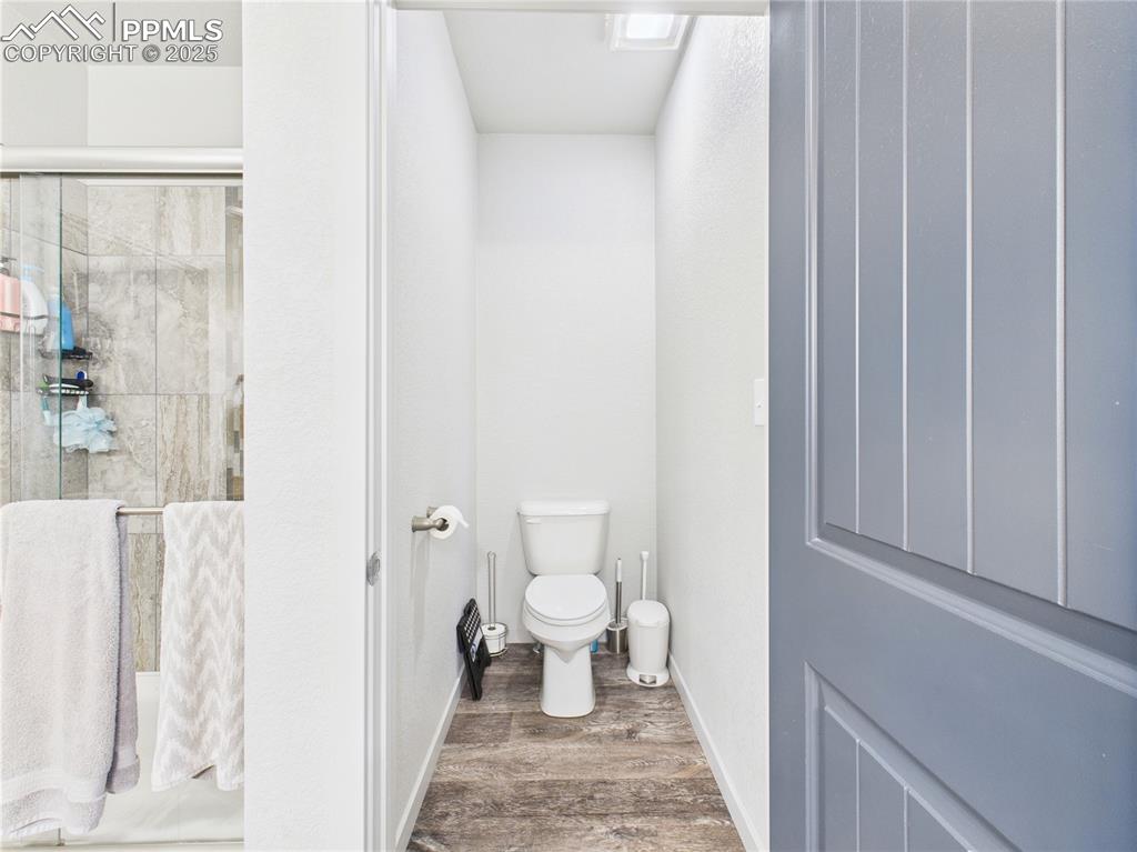 Image 27 of 40: Bathroom