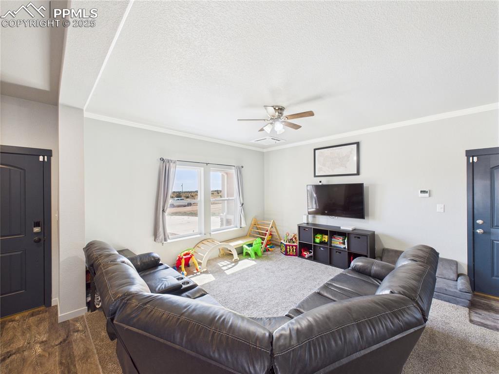 Image 6 of 40: Living Room