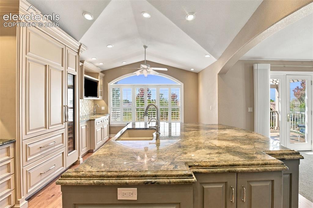 Image 11 of 50: Kitchen