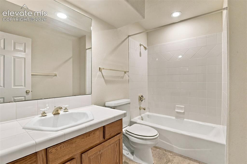 Image 49 of 50: Bathroom
