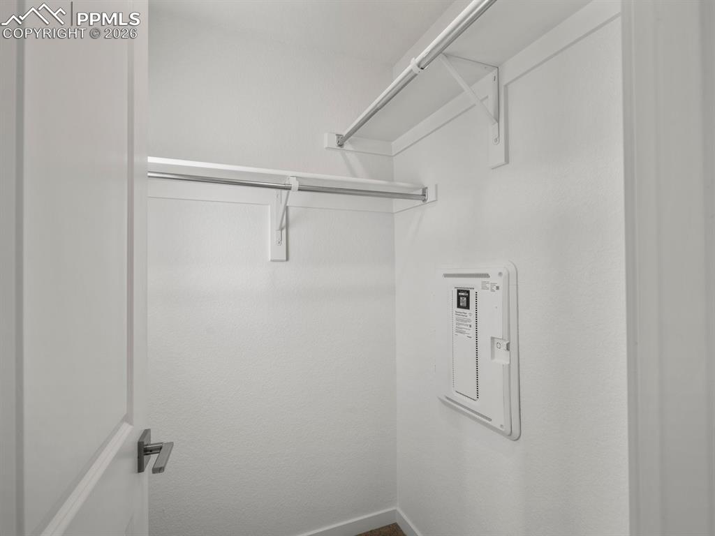 Image 15 of 31: Closet