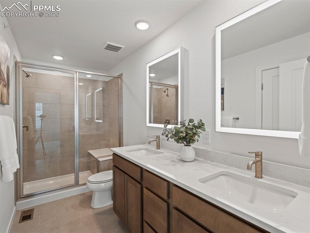 Image 16 of 31: Bathroom