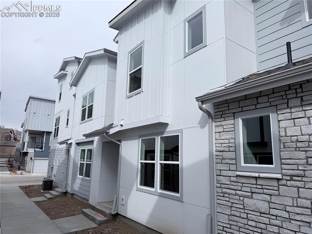 Image 2 of 31: Side of Structure