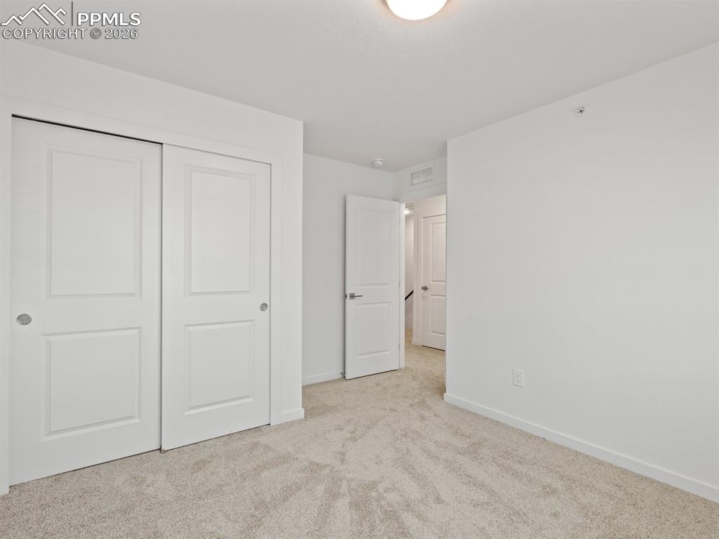 Image 24 of 31: Bedroom