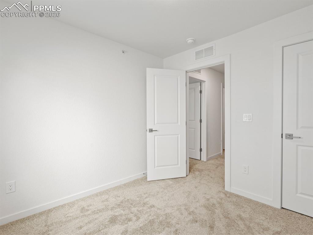 Image 26 of 31: Bedroom