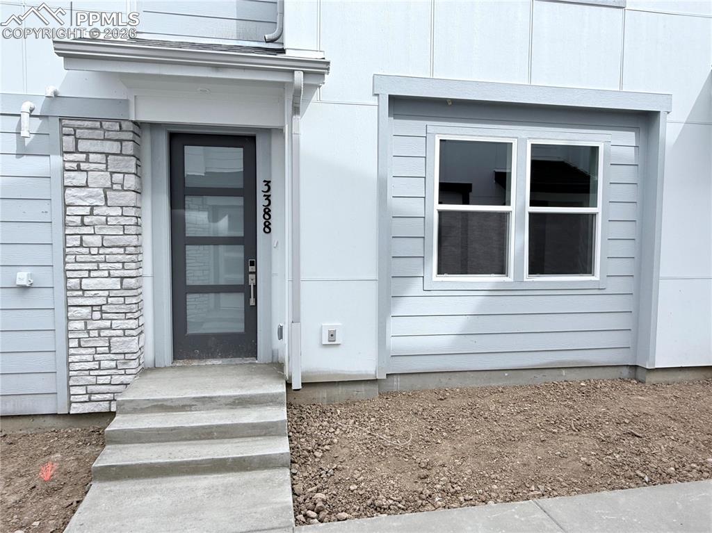 Image 3 of 31: Entry