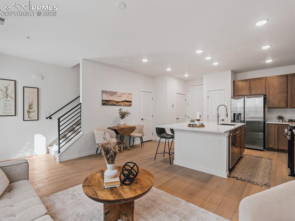 Image 6 of 31: Living Room