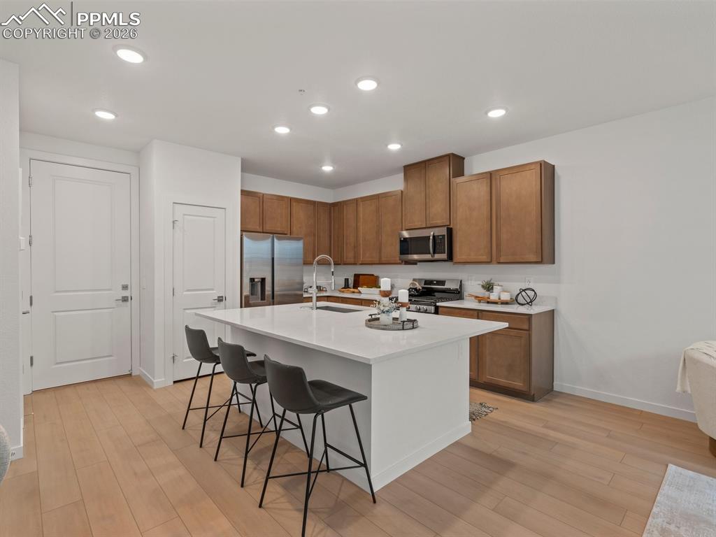 Image 7 of 31: Kitchen