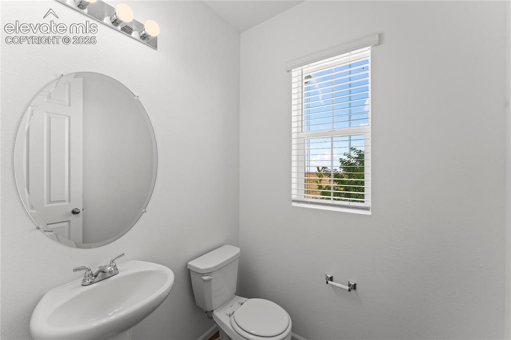 Image 14 of 35: Bathroom