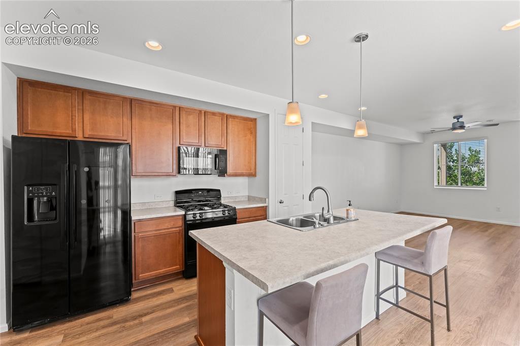 Image 7 of 35: Kitchen