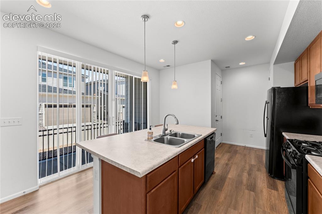 Image 9 of 35: Kitchen