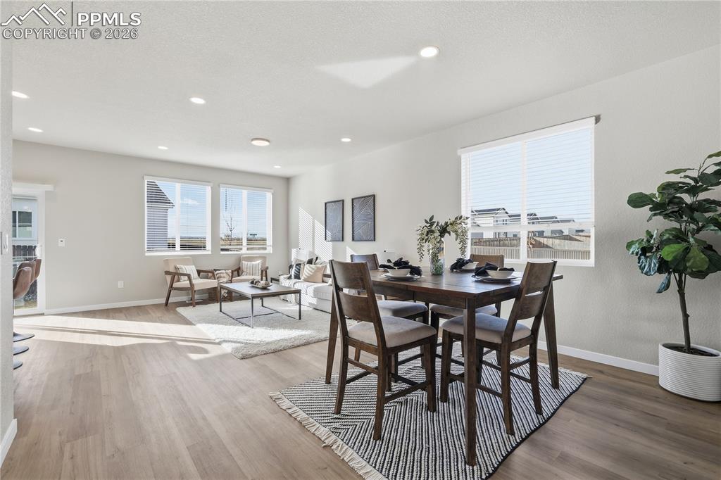 Image 3 of 18: Dining Area