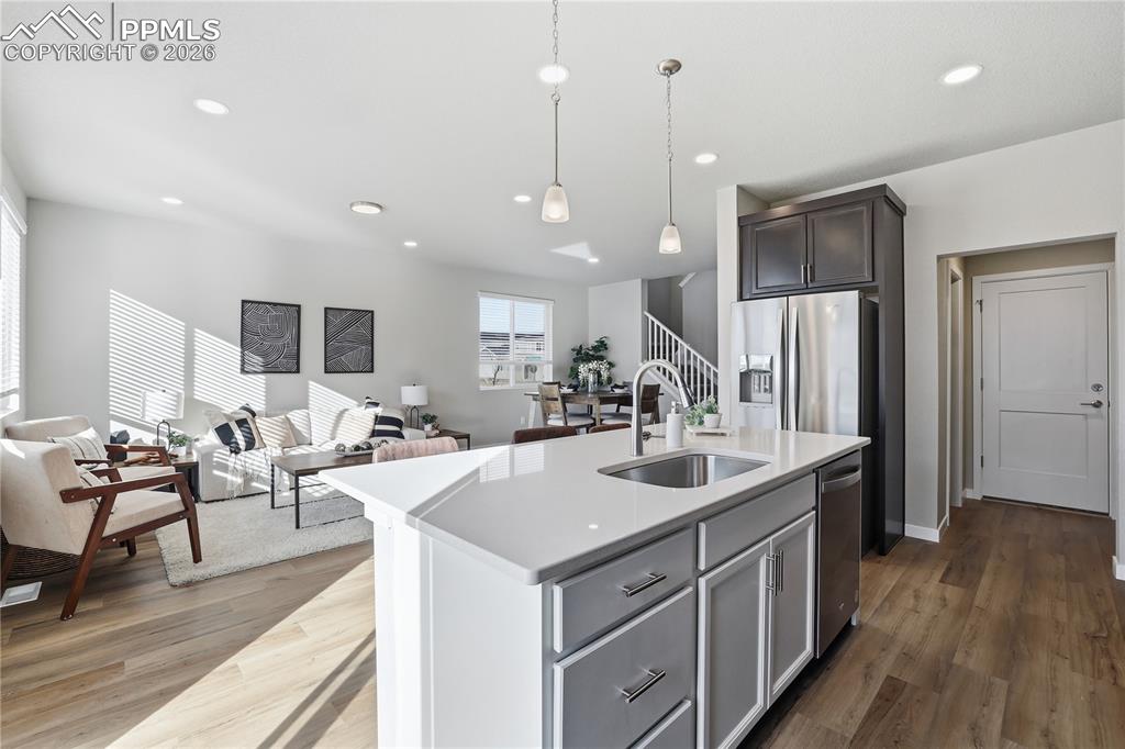 Image 4 of 18: Kitchen