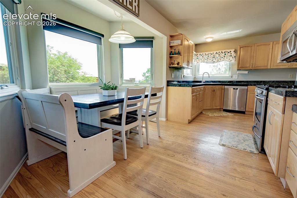 Image 10 of 49: Kitchen