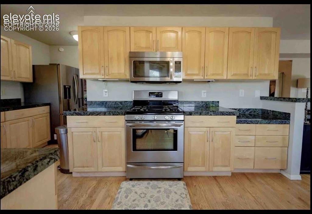 Image 11 of 49: Kitchen