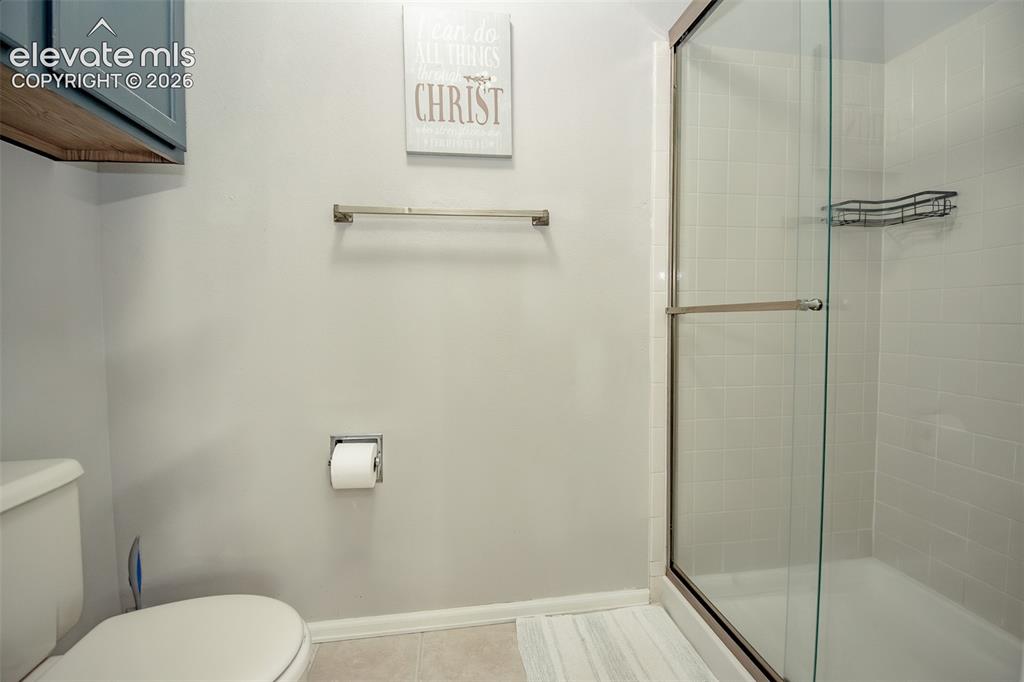 Image 33 of 49: Bathroom