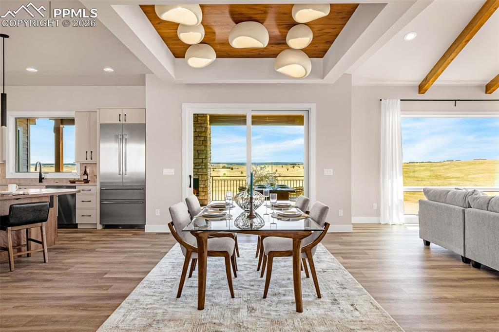 Image 15 of 50: Dining Area