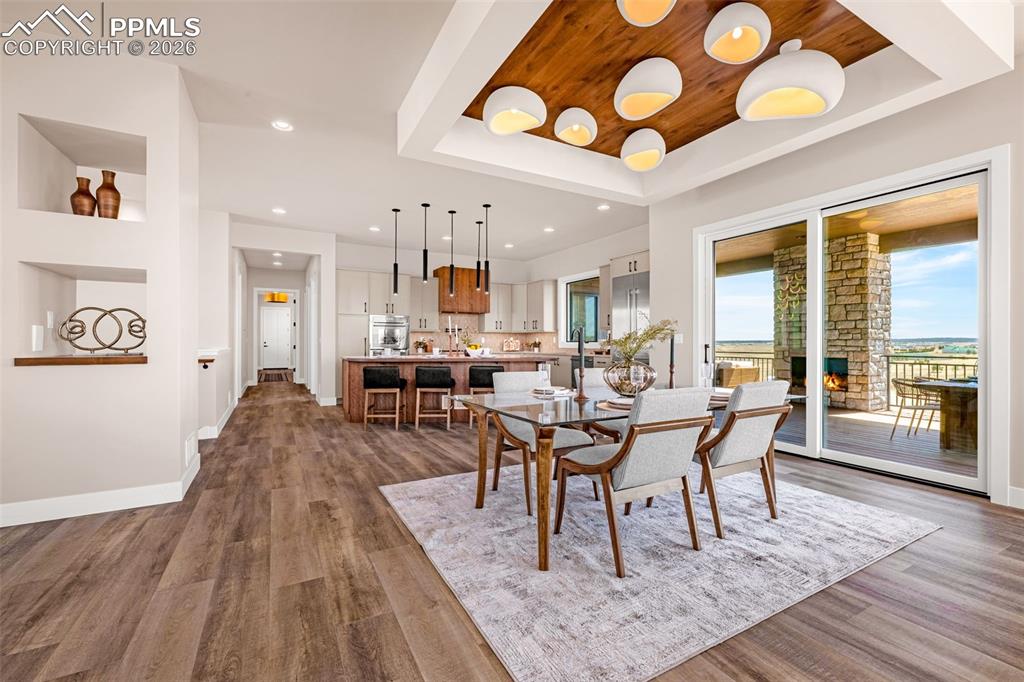 Image 7 of 50: Dining Area