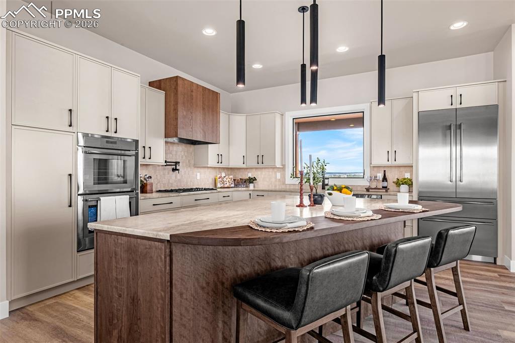 Image 8 of 50: Kitchen