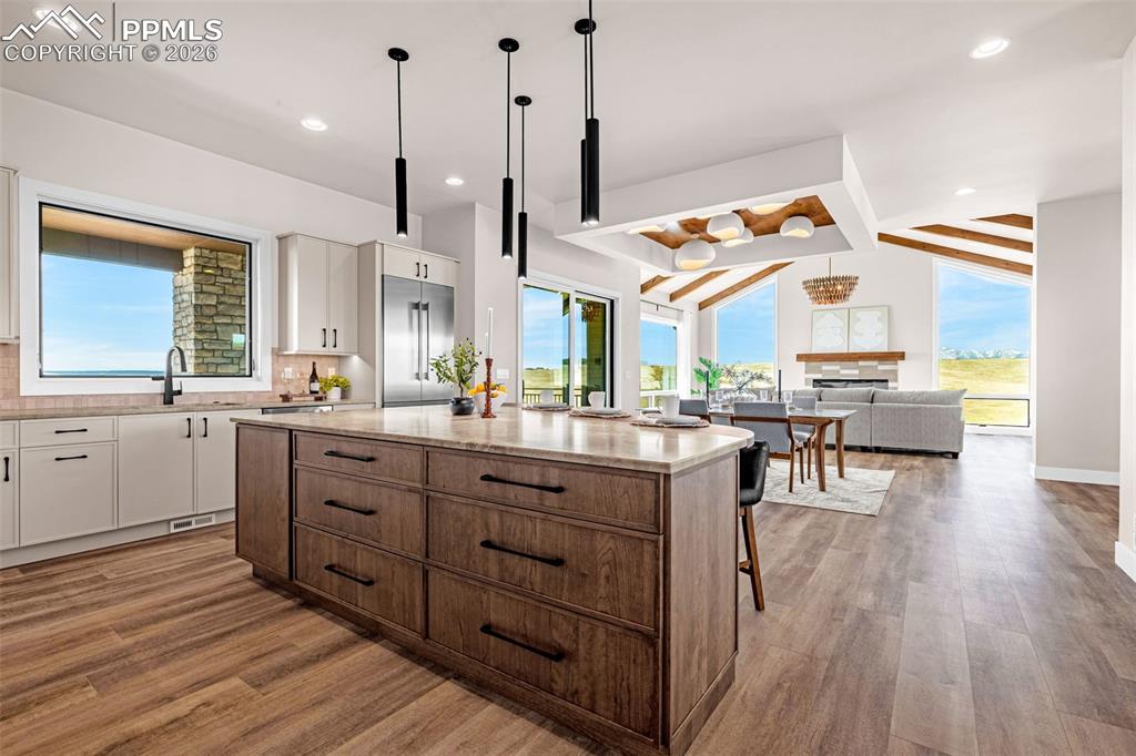 Image 9 of 50: Kitchen