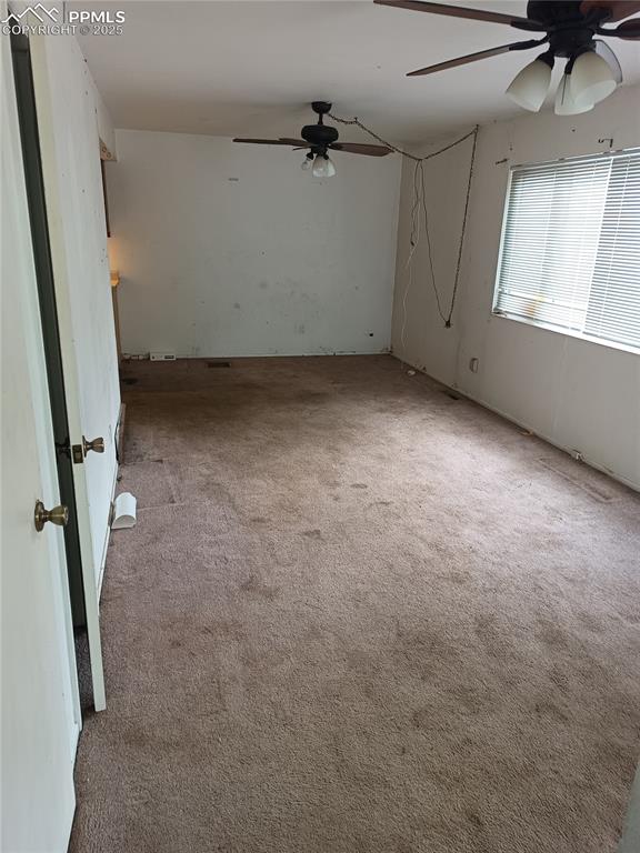 Image 4 of 11: Living Room