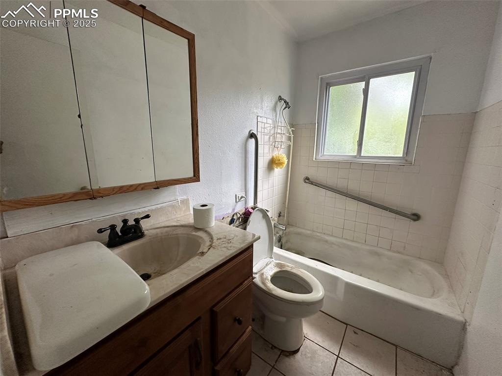 Image 8 of 11: Bathroom