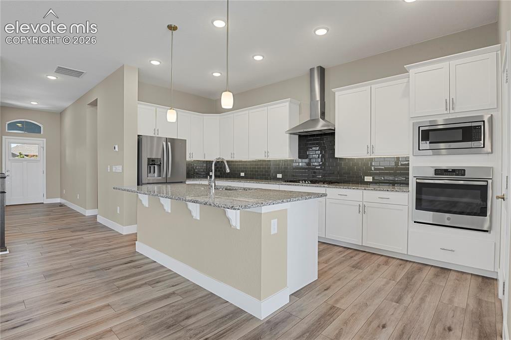 Image 8 of 50: Kitchen