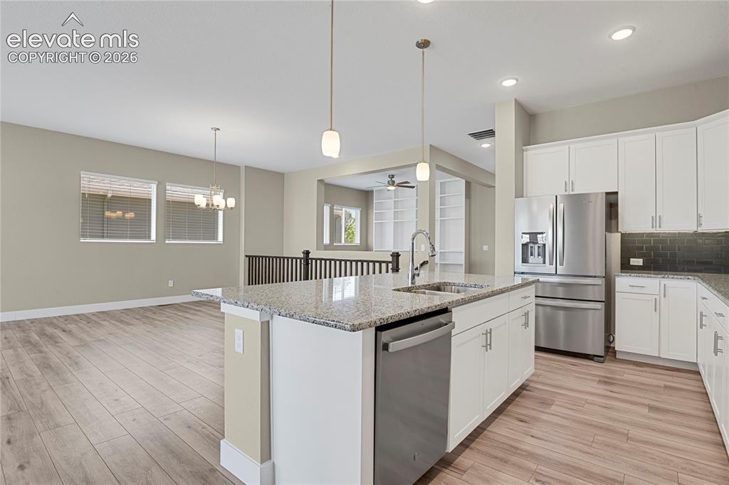 Image 9 of 50: Kitchen