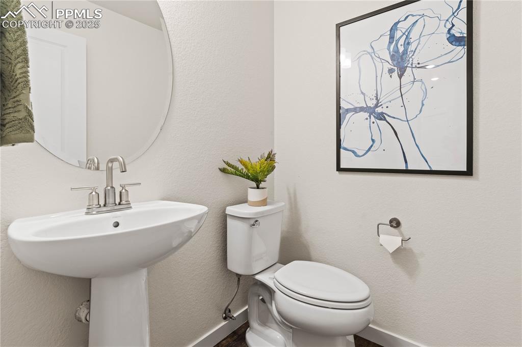 Image 14 of 33: Bathroom